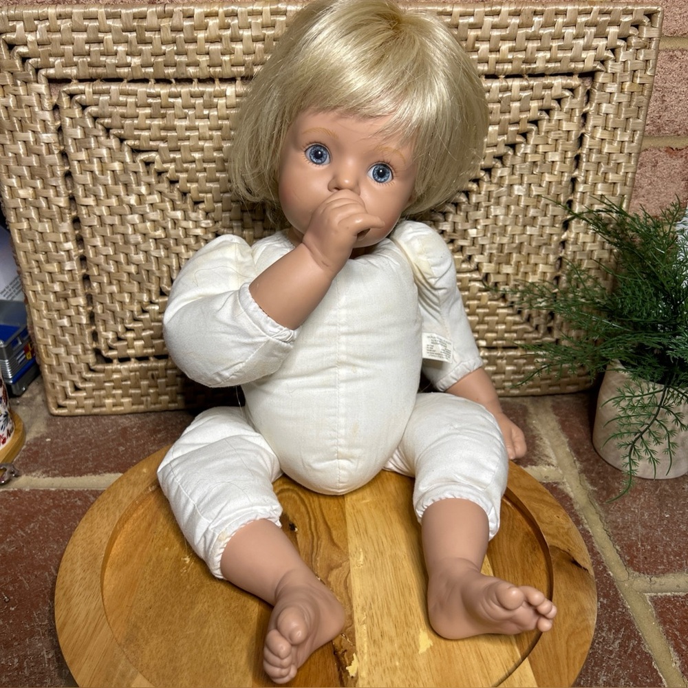 Susan Wakeen 18" Doll Multi Color Plaid Dress Blonde Blue Eyes 2000